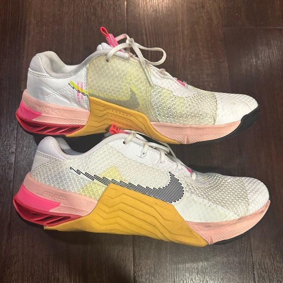 Nike Metcon 7 Women's Training Shoes, Size US 9, White/Pink/Neon Colors - Picture 3 of 8